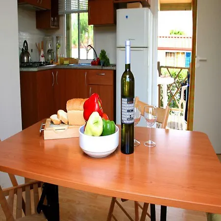 Otel Camp Dole Zivogosce 2*